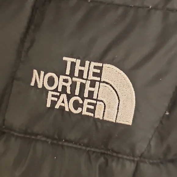 The North Face Women's Black Hooded Puffer Jacket 600 Fill - Picture 2 of 13